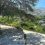 Ada's بيت ضيافة Gjirokastër
