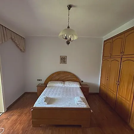 Ada's بيت ضيافة Gjirokastër